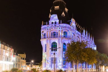 Bina cephe ışık Festivali Chartres Fransa