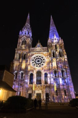 Bina cephe ışık Festivali Chartres Fransa
