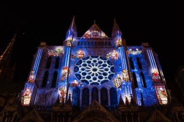 Bina cephe ışık Festivali Chartres Fransa