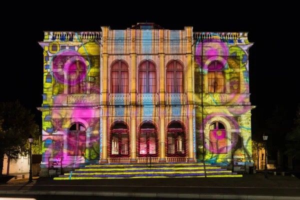 Bina cephe ışık Festivali Chartres Fransa