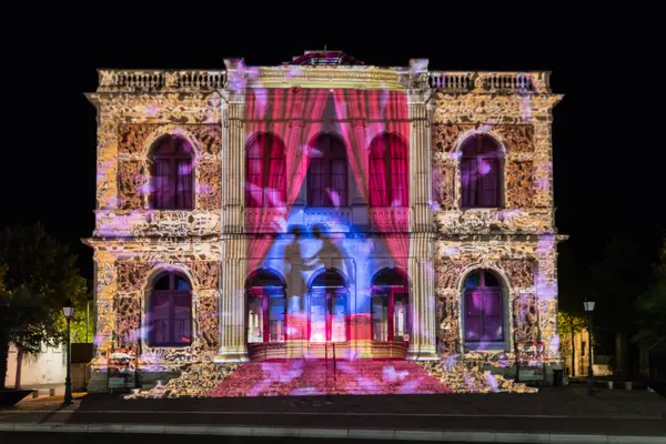 Bina cephe ışık Festivali Chartres Fransa
