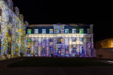 Bina cephe ışık Festivali Chartres Fransa