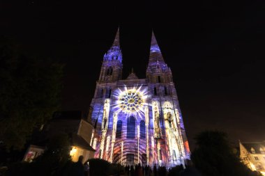 Bina cephe ışık Festivali Chartres Fransa