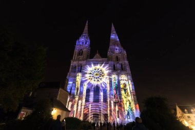 Bina cephe ışık Festivali Chartres Fransa