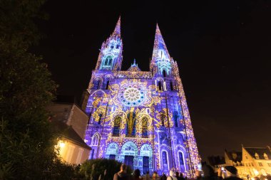 Bina cephe ışık Festivali Chartres Fransa