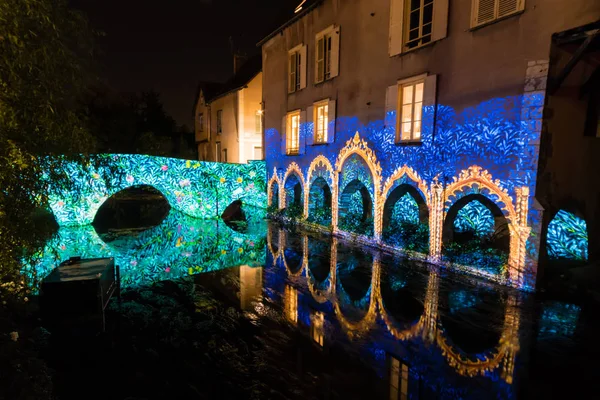 Bina cephe ışık Festivali Chartres Fransa
