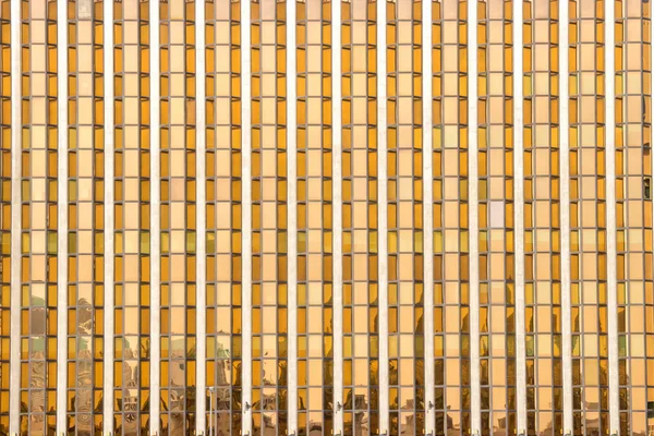 Fachada Ouro Deste Edifício Escritórios Financeiros Dubai — Fotografia de Stock