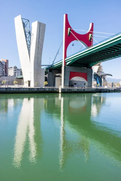 Bilbao City arkitektoniska och turistiska platser höjdpunkter — Stockfoto