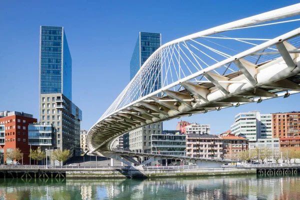 Bilbao città architettonica e luoghi turistici mette in evidenza — Foto Stock