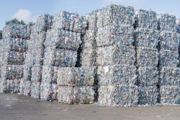 Centros de reciclaje de plásticos y materias primas — Foto de Stock