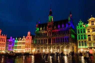 Brüksel Grand Place gece ve renk gösterisi