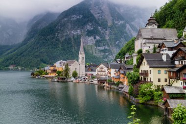 Kartpostal görünümü olarak Hallstatt küçük kasaba
