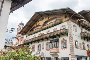 Almanya 'dan güzel Mittenwald şehri ve onun boyalı cepheleri