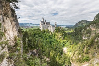 Shwangau Şelaleleri ve Neuschwanstein Şatosu