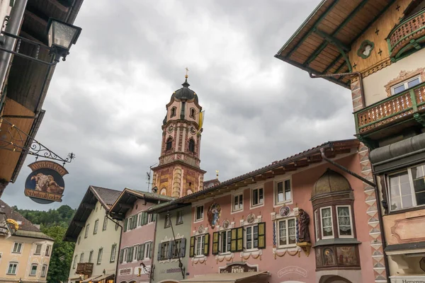 Almanya 'dan güzel Mittenwald şehri ve onun boyalı cepheleri