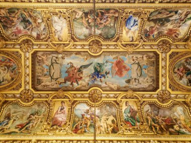 Ulusal Fransız operası Garnier ve onun güzel mimarisi