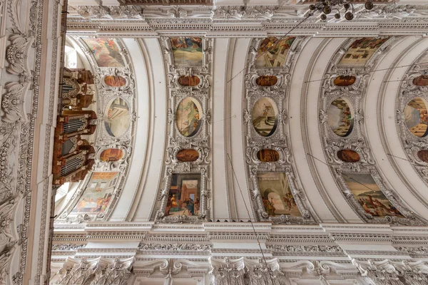 Höhepunkte Der Stadt Salzburg Und Ihrer Stiftsdeckenmalereien — Stockfoto