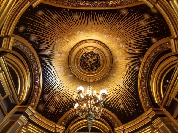 Ulusal Fransız operası Garnier ve onun güzel mimarisi