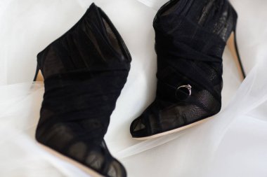 Alyans siyah düğün ayakkabıları