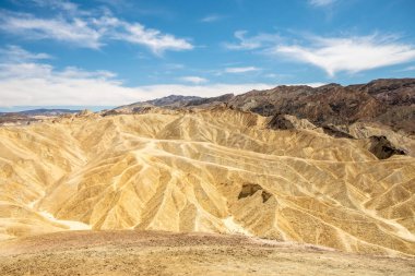 Eriyen volkanik kül ve alüvyon tepeleri, çorak topraklar, Zabriskie Point, Ölüm Vadisi Ulusal Parkı, Kaliforniya, Usa