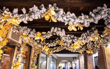 Noel ışıkları ve Noel süslemeleri