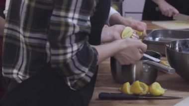 Pişirme atölye, limon, atış kaymak hazırlanması