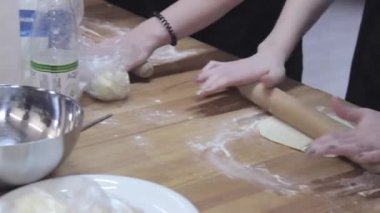 Bir sürü insan ekmek atölye, atış kaymak yapma