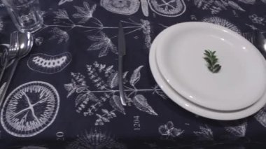 Masa ayarı, çatal bıçak takımı, yavaş kaydırıcı çekimi