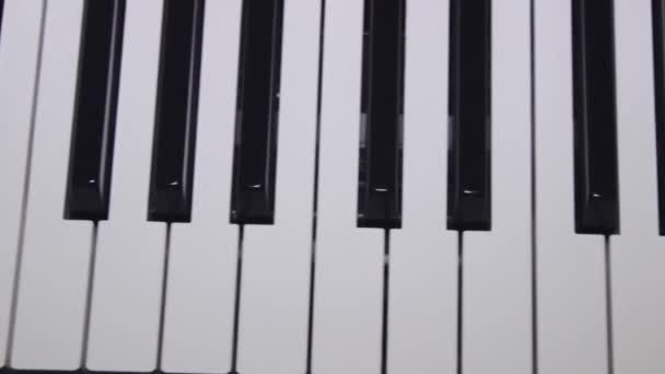 Slider shot of synthesizer keyboard, close-up — Stock Video