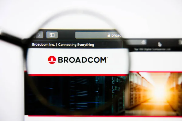 Los Ángeles, California, EE.UU. - 25 de enero de 2019: Página web de Broadcom. Logotipo Broadcom visible en la pantalla . — Foto de Stock