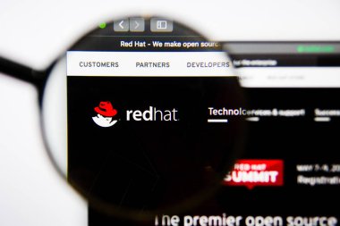 Los Angeles, Kaliforniya, ABD - 25 Ocak 2019: Red Hat Web sitesi ana. Red Hat logosu görüntü ekranda görünür.