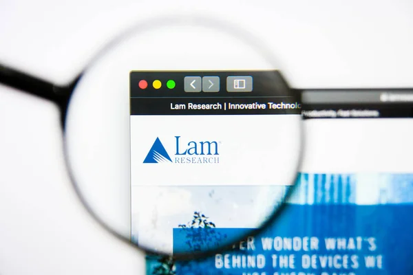Los Ángeles, California, EE.UU. - 25 de enero de 2019: Página web de Lam Research. Logotipo de Lam Research visible en pantalla . — Foto de Stock