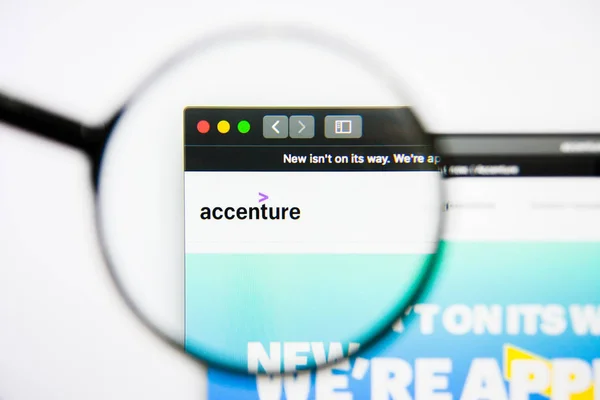 Los Ángeles, California, EE.UU. - 25 de enero de 2019: Página web de Accenture. Logotipo de Accenture visible en la pantalla . — Foto de Stock