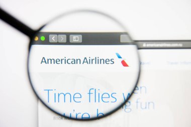 Los Angeles, Kaliforniya, ABD - 14 Şubat 2019: American Airlines Group Web sitesi ana. Amerikan Hava Yolları'nın grup logo görüntü ekranda görünür.