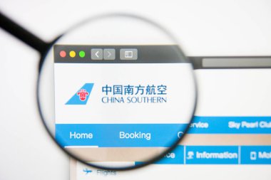Los Angeles, Kaliforniya, ABD - 14 Şubat 2019: China Southern Havayolları Web sitesi ana. China Southern Havayolları logo görüntü ekranda görünür.