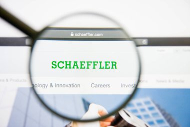 Los Angeles, Kaliforniya, ABD - 14 Şubat 2019: Schaeffler'in Web sitesi ana. Schaeffler'in logo monitör ekranında görünür.