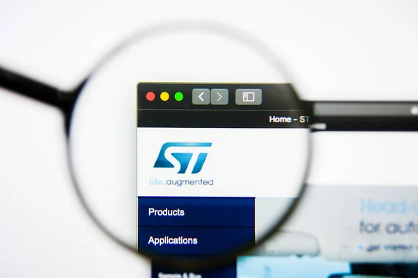 Los Angeles, California, USA - 25 January 2019: STMicroelectronics website homepage. STMicroelectronics logo visible on display screen. — Stock Photo, Image