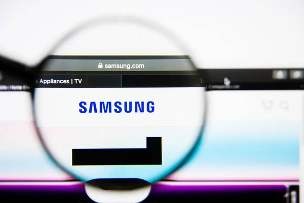 Los Ángeles, California, EE.UU. - 25 de enero de 2019: Página web de Samsung Electronics. Logo de Samsung Electronics visible en la pantalla . —  Fotos de Stock