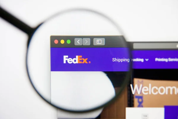 Los Ángeles, California, EE.UU. - 14 de febrero de 2019: página web de FedEx courier. Logo de FedEx visible en la pantalla . — Foto de Stock