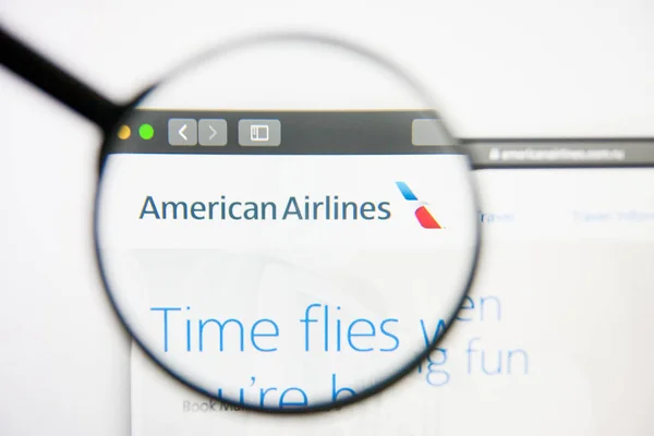 Los Ángeles, California, EE.UU. - 14 de febrero de 2019: Página web del Grupo American Airlines. Logo de American Airlines Group visible en la pantalla . — Foto de Stock