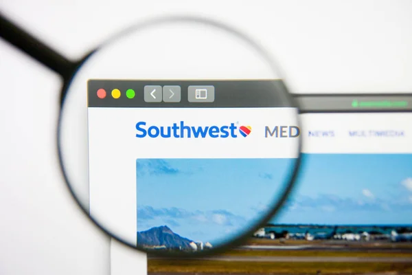 Los Ángeles, California, EE.UU. - 14 de febrero de 2019: Página web de Southwest Airlines. Logotipo de Southwest Airlines visible en pantalla . — Foto de Stock