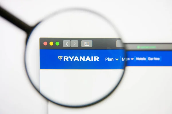 Los Ángeles, California, EE.UU. - 14 de febrero de 2019: Página web de Ryanair Holdings. Logotipo de Ryanair Holdings visible en la pantalla . — Foto de Stock