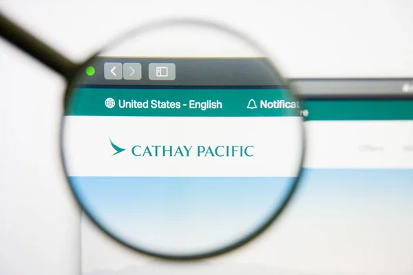 Los Ángeles, California, EE.UU. - 14 de febrero de 2019: Página web de Cathay Pacific Airways. Logo de Cathay Pacific Airways visible en la pantalla . — Foto de Stock