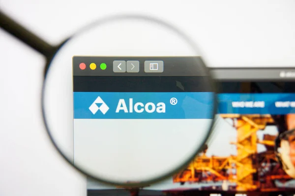 Los Angeles, California, USA - 14 February 2019: Alcoa website homepage. Alcoa logo visible on display screen. — Stock Photo, Image