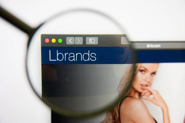 Los Ángeles, California, EE.UU. - 14 de febrero de 2019: página web de L Brands. L Marcas logotipo visible en la pantalla del monitor . — Foto de Stock