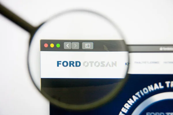 Los Ángeles, California, EE.UU. - 14 de febrero de 2019: Página web de Ford Otosan. Logo de Ford Otosan visible en la pantalla del monitor . — Foto de Stock