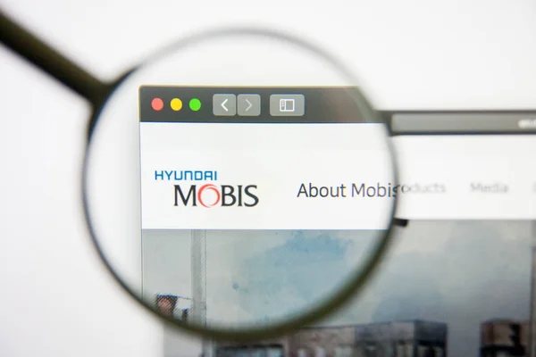 Los Angeles, California, USA - 14 February 2019: Hyundai Mobis website homepage. Hyundai Mobis logo visible on monitor screen. — Stock Photo, Image