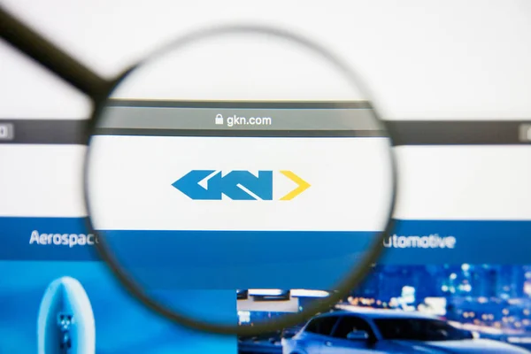 Los Ángeles, California, EE.UU. - 14 de febrero de 2019: página web de GKN. Logotipo GKN visible en la pantalla del monitor . — Foto de Stock