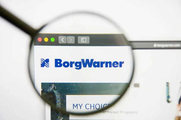 Los Ángeles, California, EE.UU. - 14 de febrero de 2019: Página web de BorgWarner. Logotipo de BorgWarner visible en pantalla del monitor . — Foto de Stock