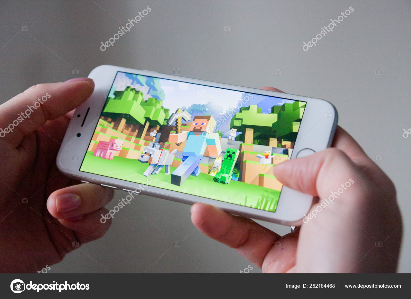 Mobile Game Minecraft Pocket Edition Editorial Photo - Image of